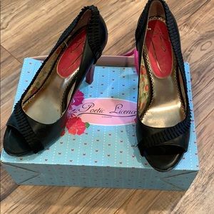 Poetic License Saucy peep-toe pumps